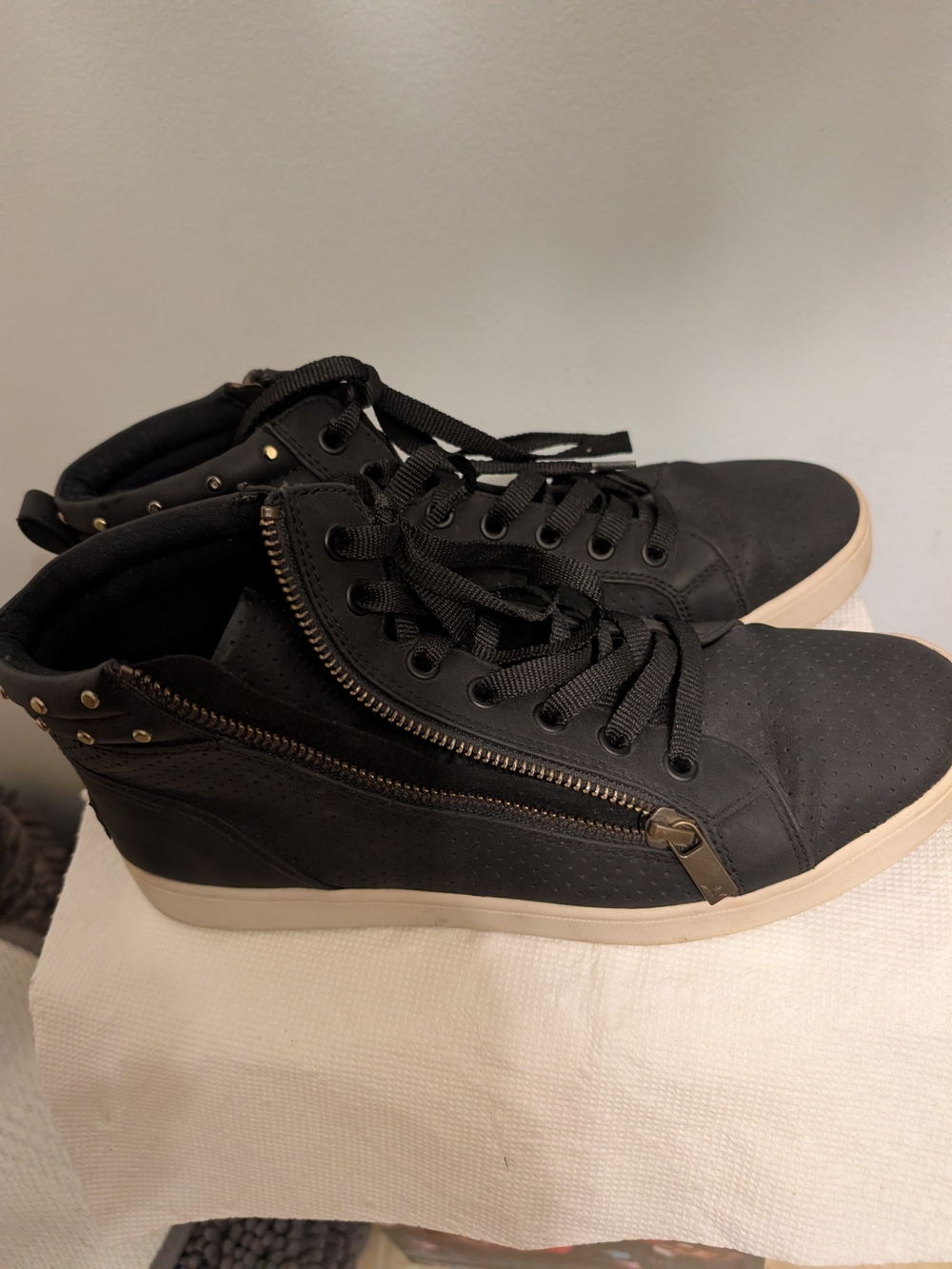 Kookaburra by Uggs Black High-Top Casual Sneakers - Fashion Zip Detail9.5 Size